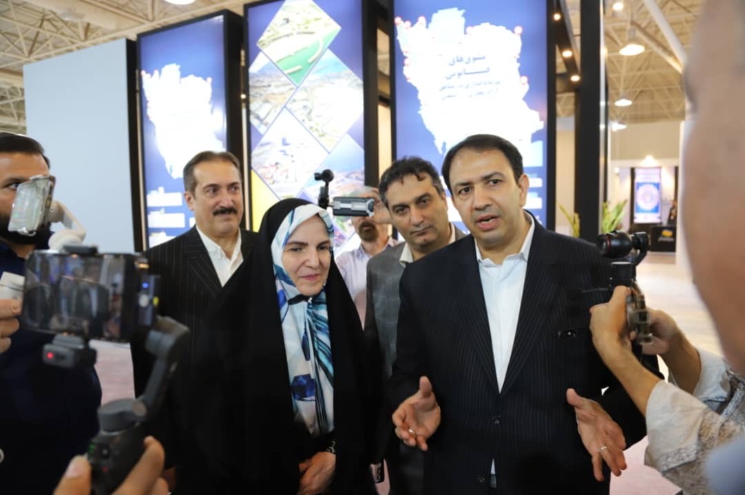 حضور مشاور رئیس‌جمهور در پاویون اختصاصی مناطق آزاد در ششمین نمایشگاه بین‌المللی حمل و نقل و لجستیک