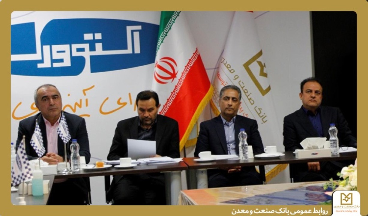 تأمین سرمایه در گردش و احیای واحدهای صنعتی آسیب‌دیده در جنگ رمضان، اولویت بانك صنعت و معدن است