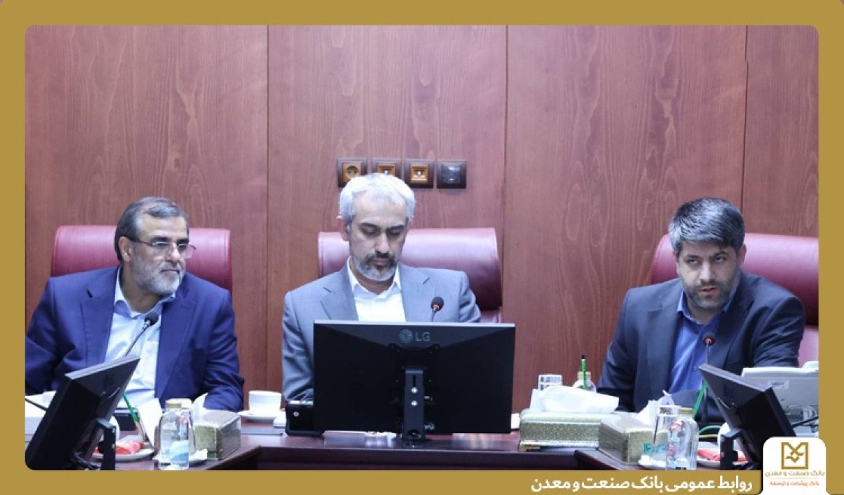 جلسه اصلی شورای هماهنگی بانك های دولتی و نیمه دولتی با حضور وزیر امور اقتصادی و دارایی، معاونین وزارت اقتصاد، مدیران عامل بانك های عضو شورا و تعدادی از مدیران كل وزارت اقتصاد برگزار شد