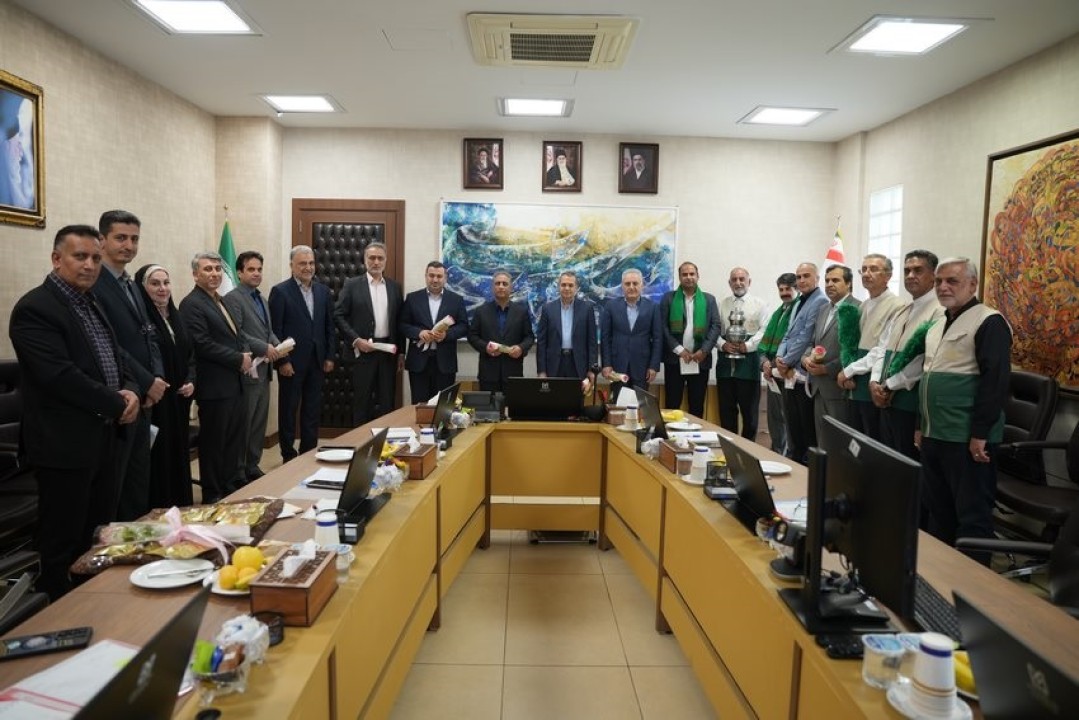 تكریم همكاران سادات و برگزاری جشن عید غدیر در بانك صنعت و معدن