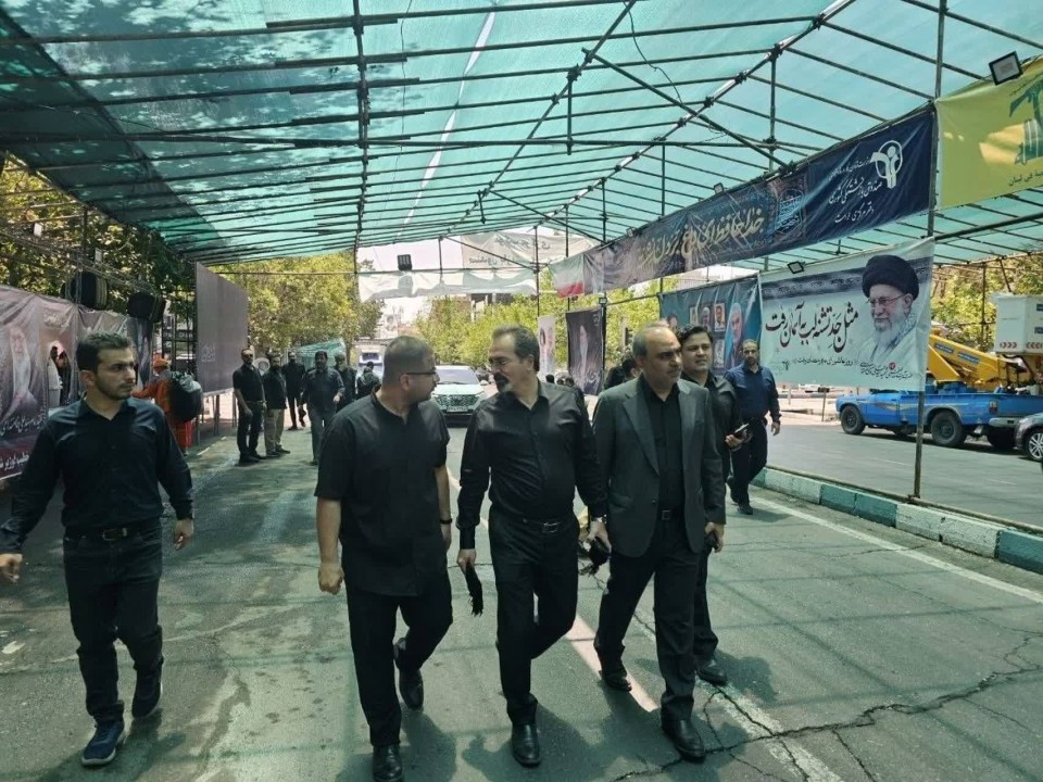 شرکت فولاد اکسین خوزستان در کنار وزارت تعاون، کار و رفاه اجتماعی برای خدمت‌ رسانی در مراسم وداع با پیکر مطهر رهبر شهید